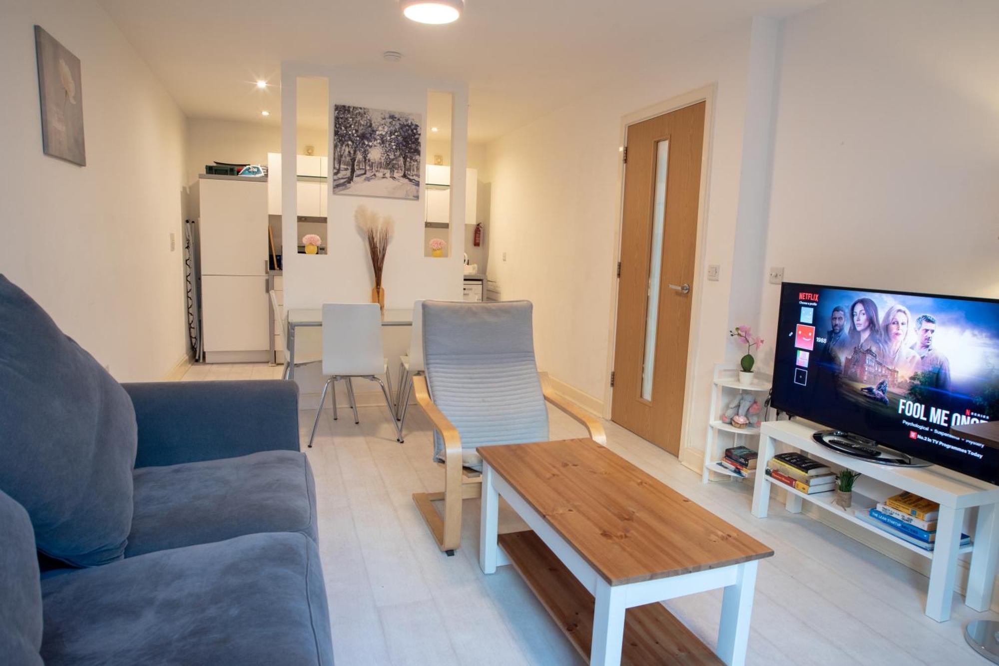 Two-Bedroom Luxury Apartment With Workspace, Free Secure Parking & Coffee Birmingham Kültér fotó