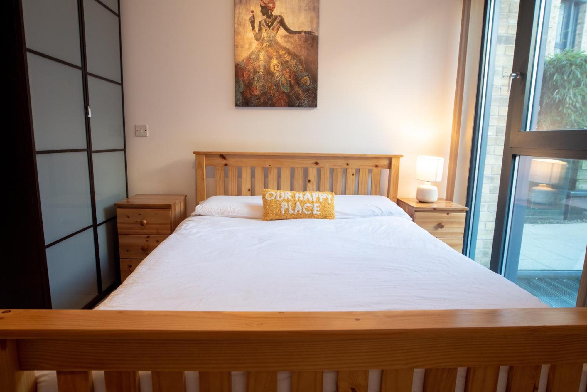 Two-Bedroom Luxury Apartment With Workspace, Free Secure Parking & Coffee Birmingham Kültér fotó