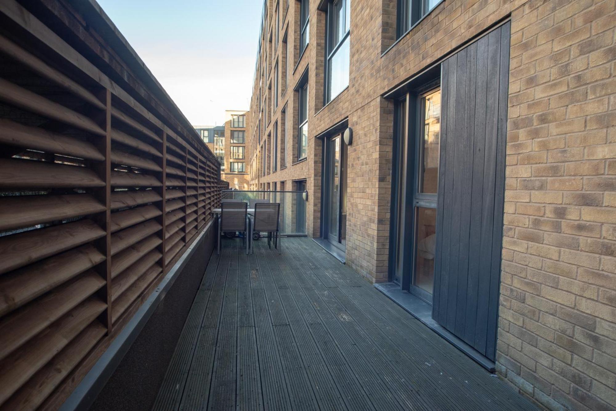 Two-Bedroom Luxury Apartment With Workspace, Free Secure Parking & Coffee Birmingham Kültér fotó