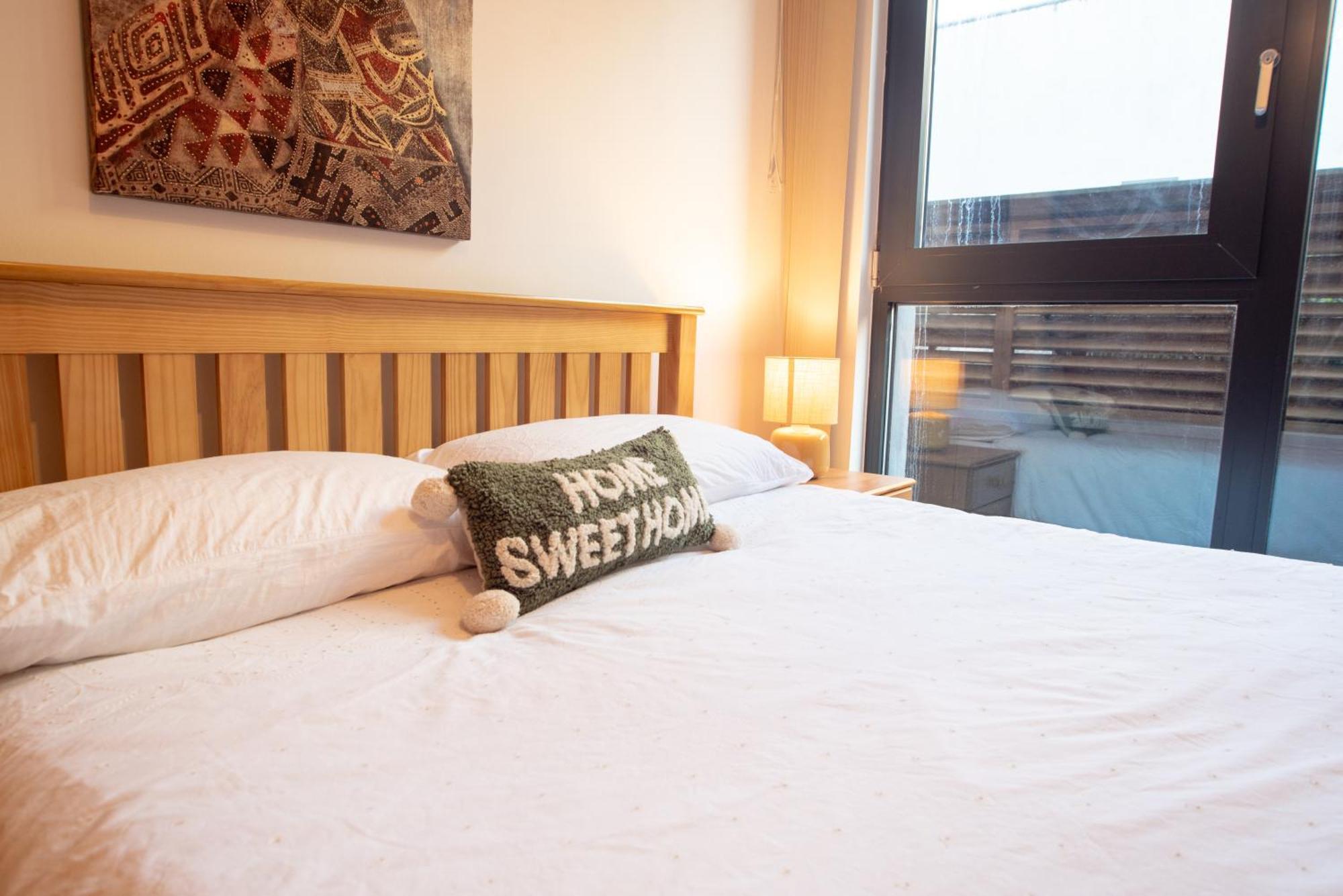 Two-Bedroom Luxury Apartment With Workspace, Free Secure Parking & Coffee Birmingham Kültér fotó