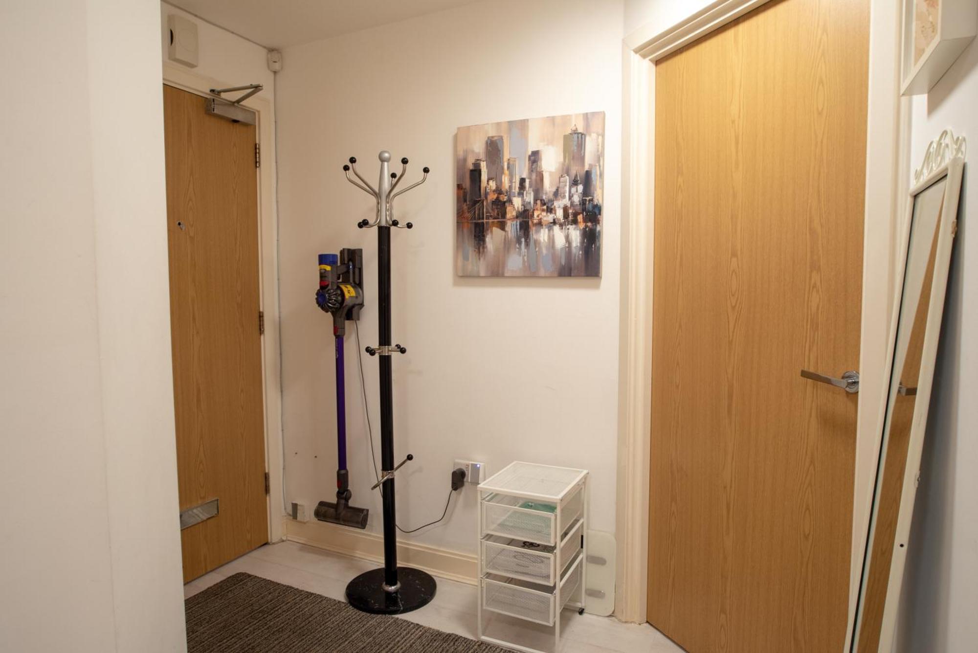 Two-Bedroom Luxury Apartment With Workspace, Free Secure Parking & Coffee Birmingham Kültér fotó