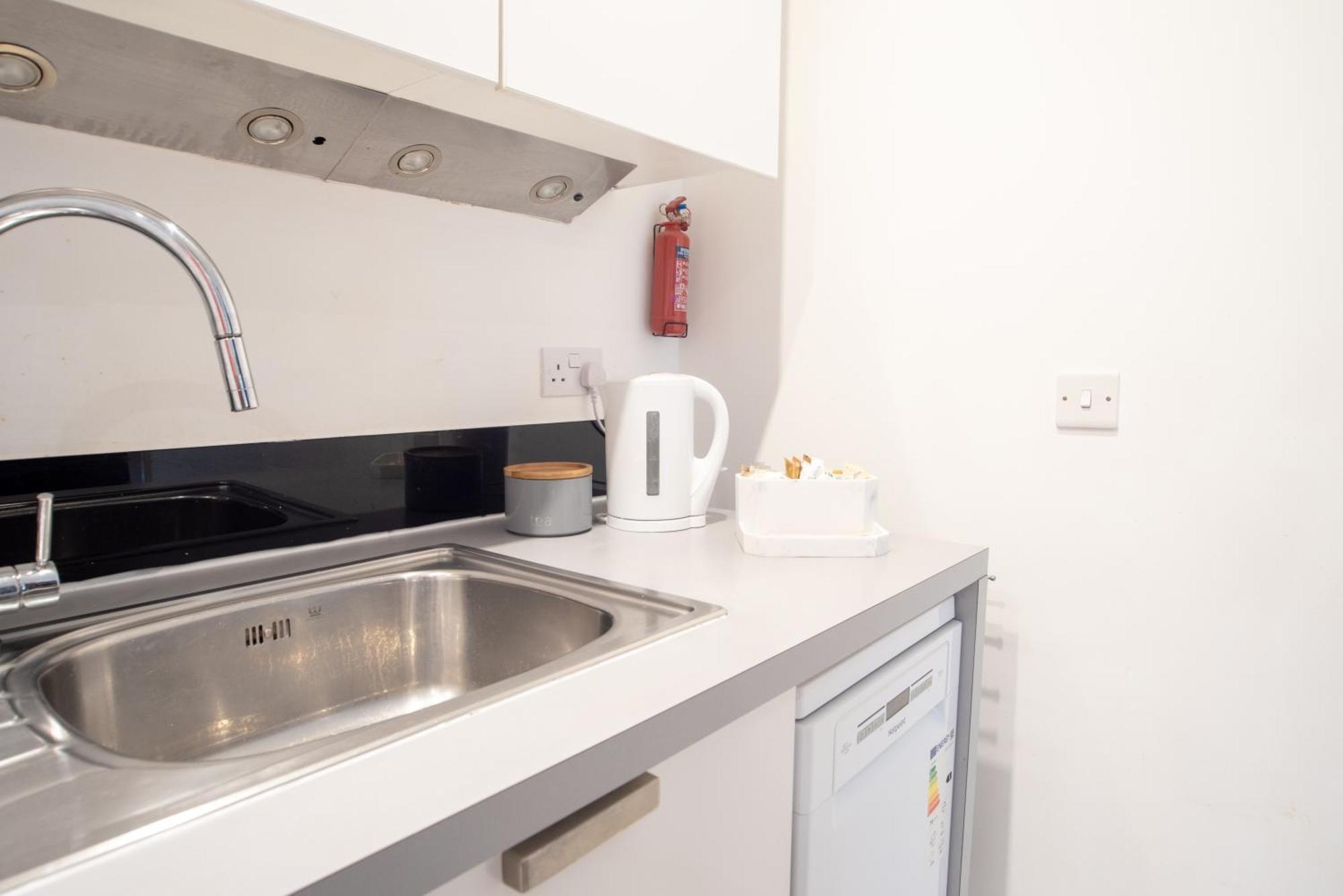 Two-Bedroom Luxury Apartment With Workspace, Free Secure Parking & Coffee Birmingham Kültér fotó