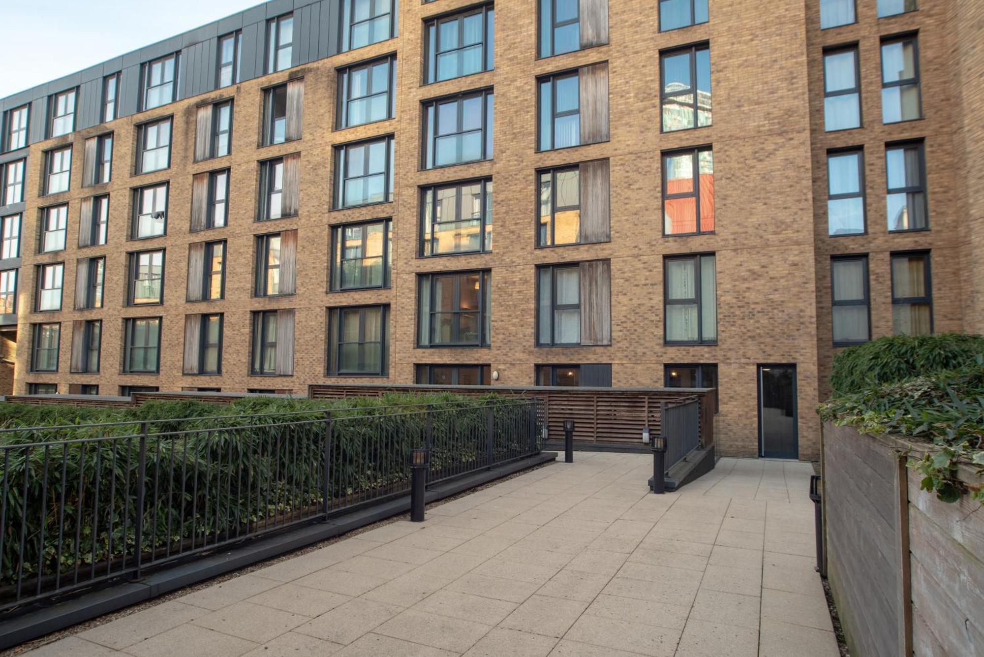 Two-Bedroom Luxury Apartment With Workspace, Free Secure Parking & Coffee Birmingham Kültér fotó