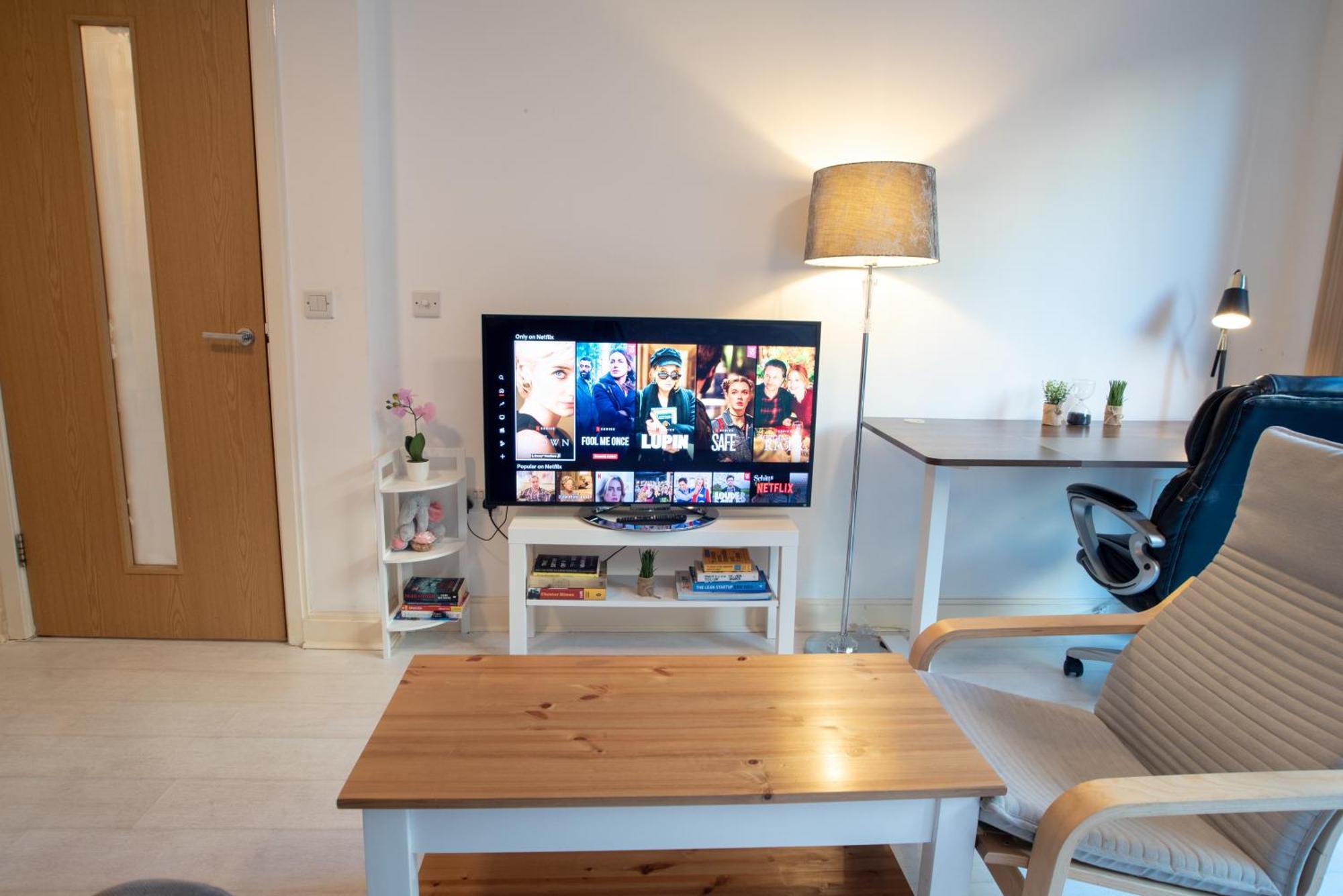 Two-Bedroom Luxury Apartment With Workspace, Free Secure Parking & Coffee Birmingham Kültér fotó
