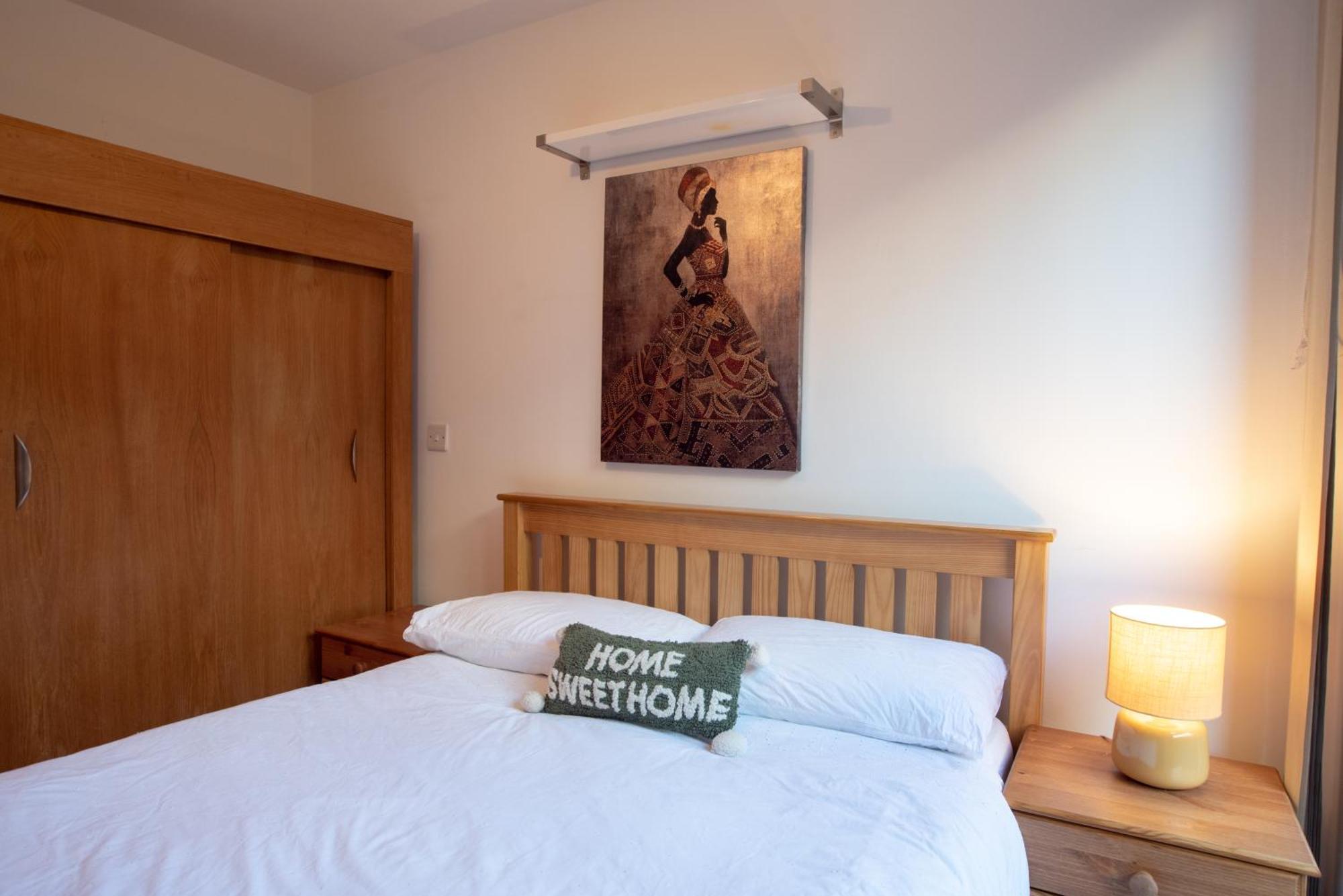 Two-Bedroom Luxury Apartment With Workspace, Free Secure Parking & Coffee Birmingham Kültér fotó