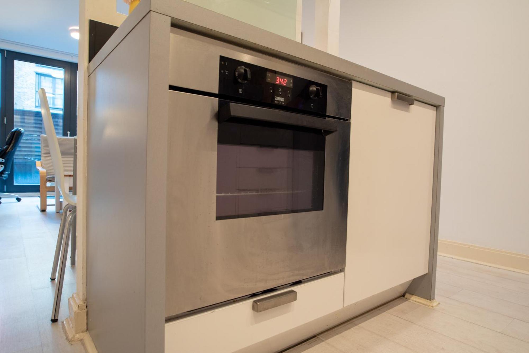 Two-Bedroom Luxury Apartment With Workspace, Free Secure Parking & Coffee Birmingham Kültér fotó