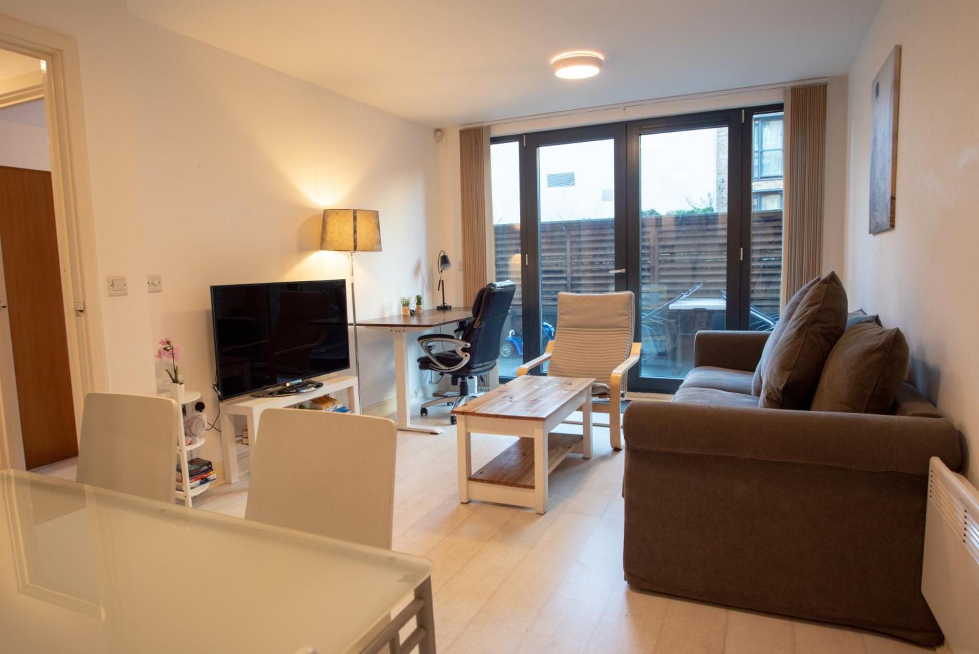 Two-Bedroom Luxury Apartment With Workspace, Free Secure Parking & Coffee Birmingham Kültér fotó