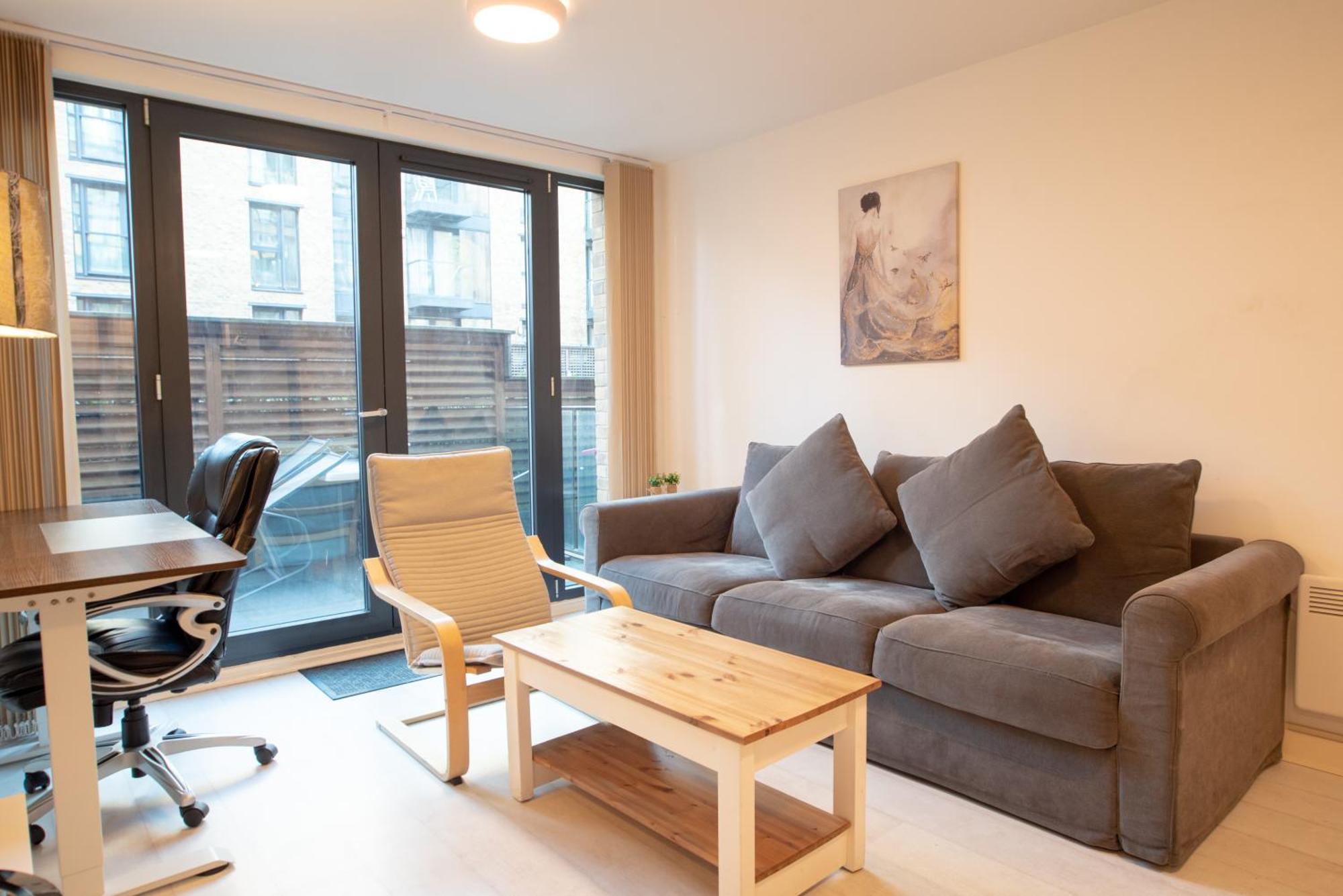 Two-Bedroom Luxury Apartment With Workspace, Free Secure Parking & Coffee Birmingham Kültér fotó