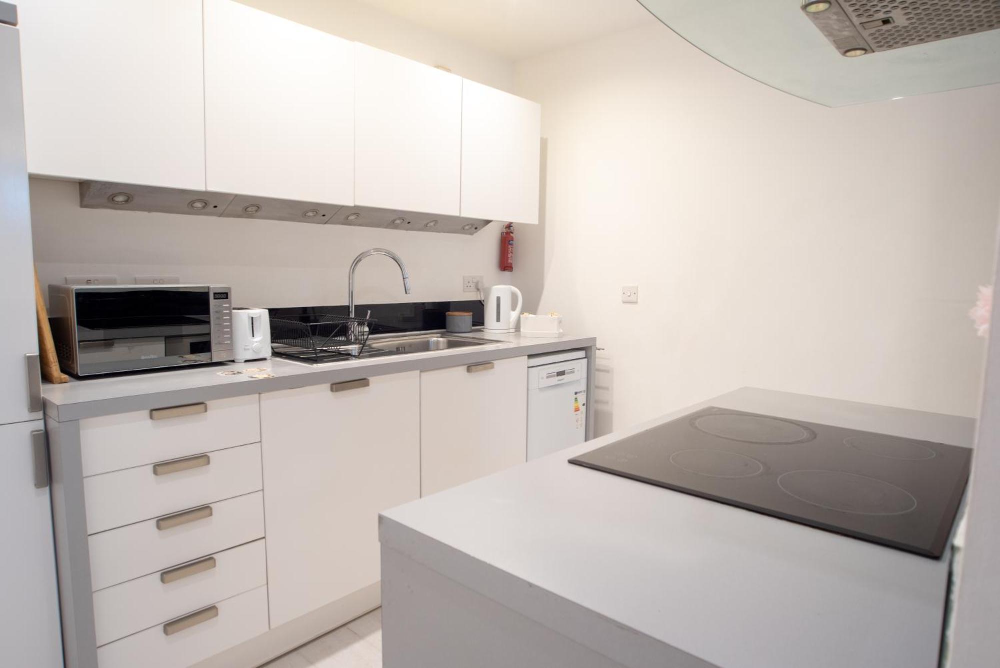 Two-Bedroom Luxury Apartment With Workspace, Free Secure Parking & Coffee Birmingham Kültér fotó