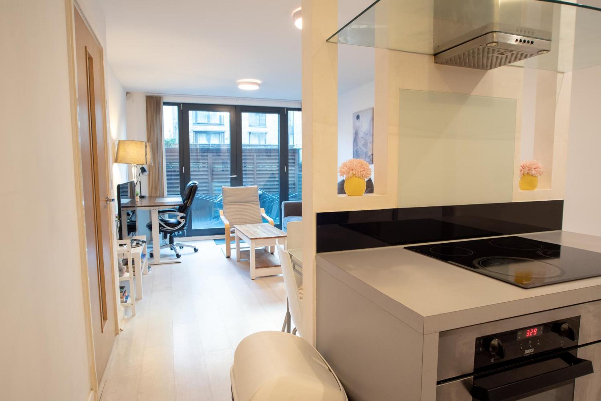 Two-Bedroom Luxury Apartment With Workspace, Free Secure Parking & Coffee Birmingham Kültér fotó