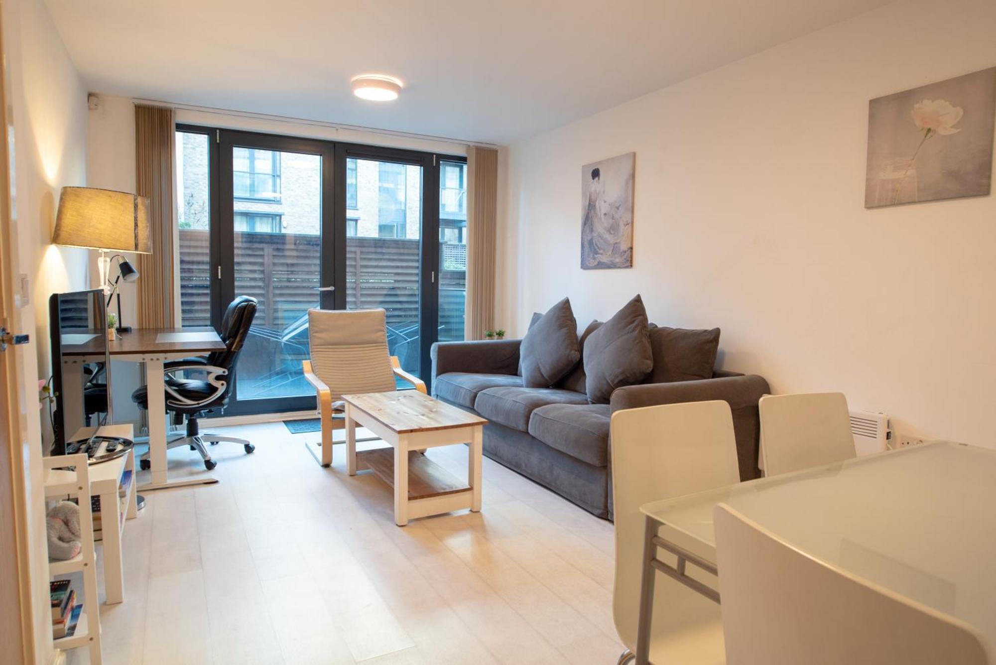 Two-Bedroom Luxury Apartment With Workspace, Free Secure Parking & Coffee Birmingham Kültér fotó