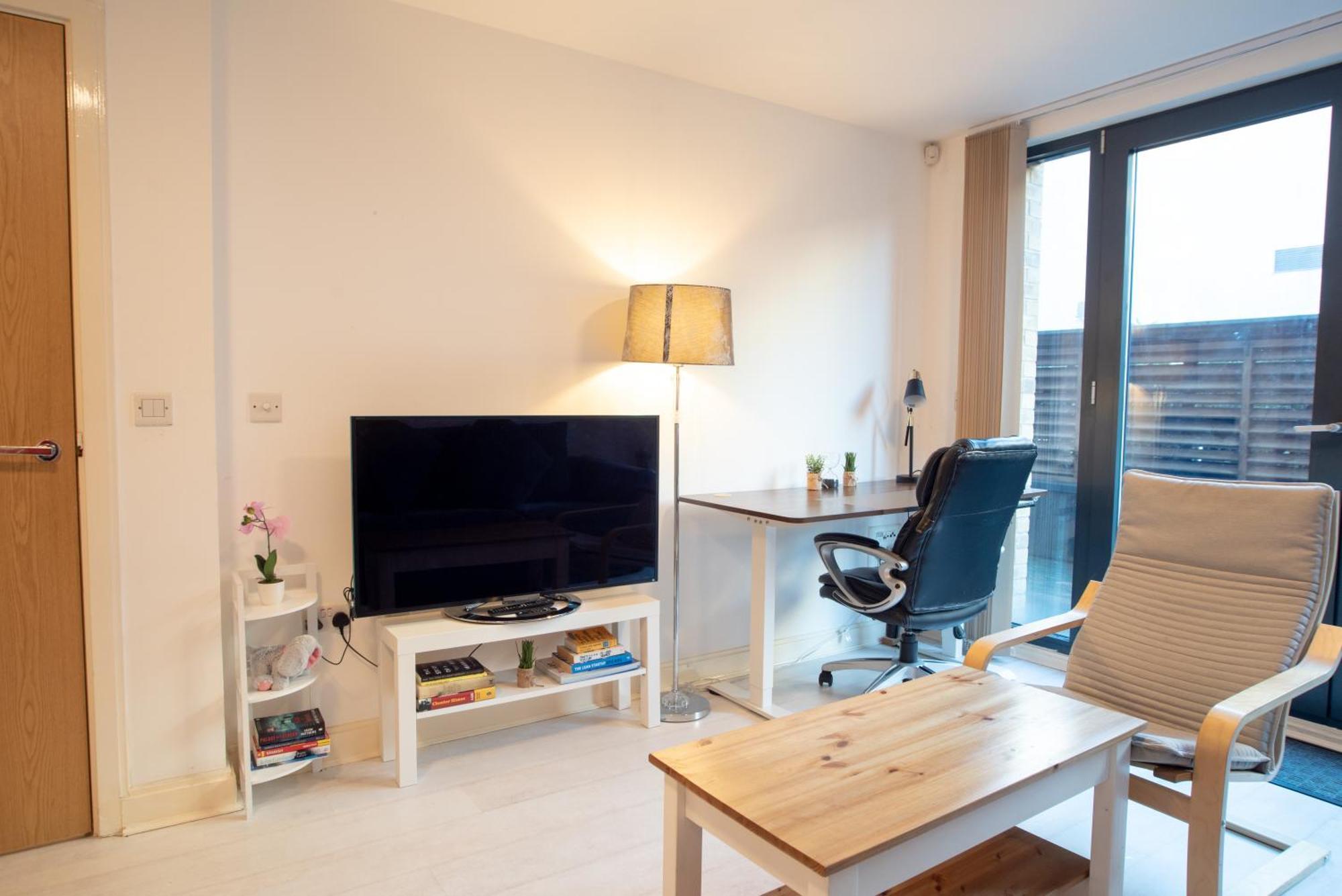 Two-Bedroom Luxury Apartment With Workspace, Free Secure Parking & Coffee Birmingham Kültér fotó