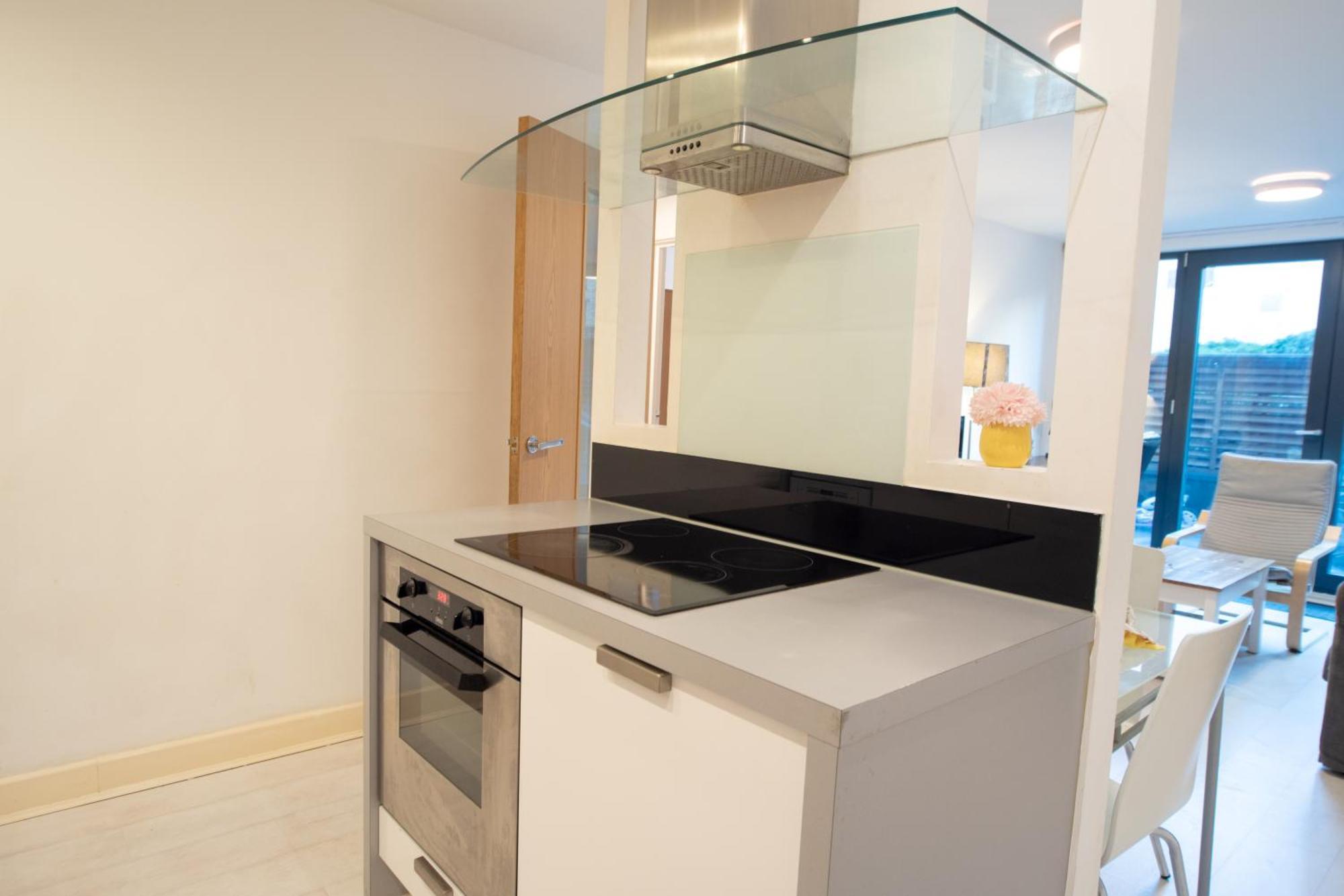 Two-Bedroom Luxury Apartment With Workspace, Free Secure Parking & Coffee Birmingham Kültér fotó