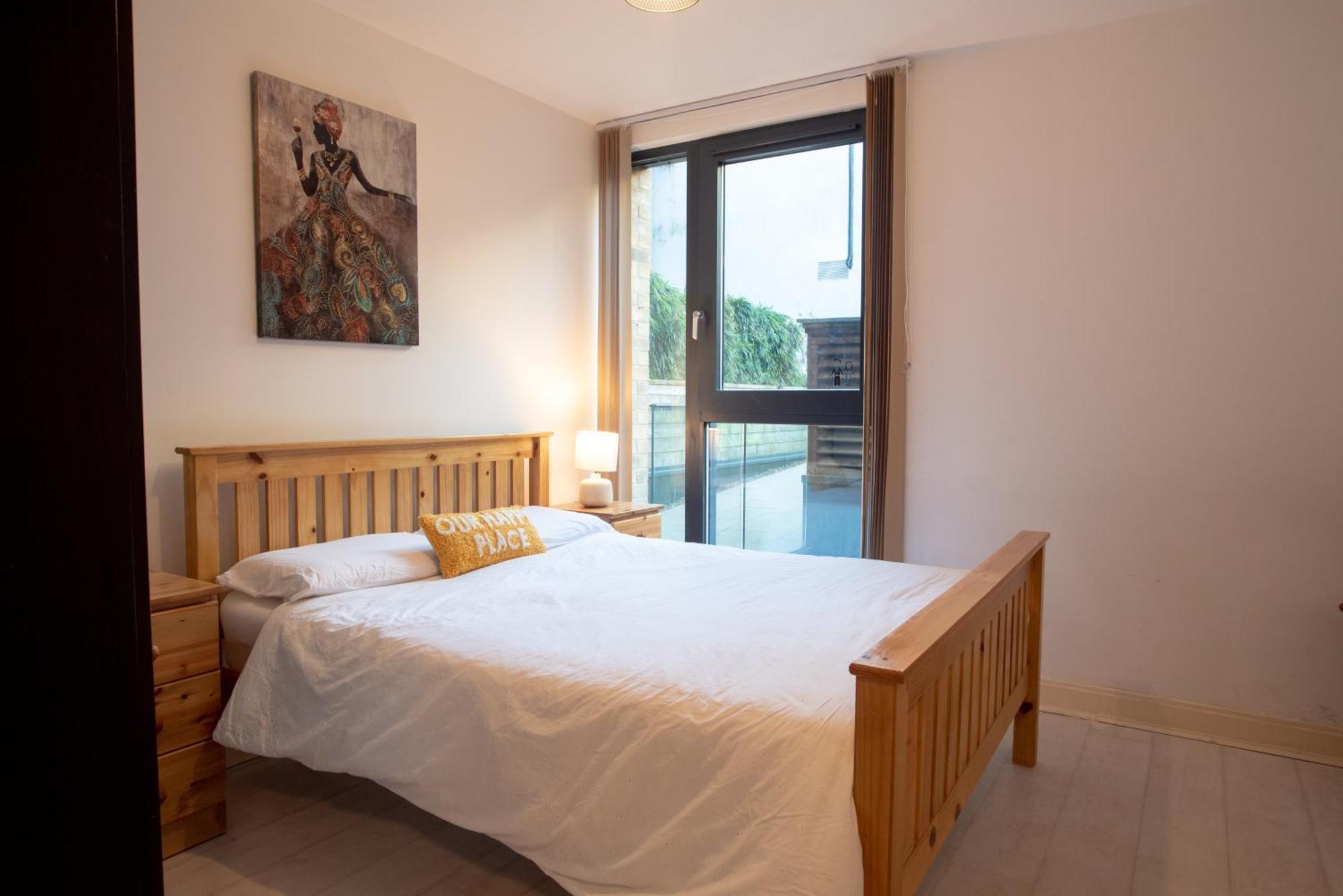 Two-Bedroom Luxury Apartment With Workspace, Free Secure Parking & Coffee Birmingham Kültér fotó