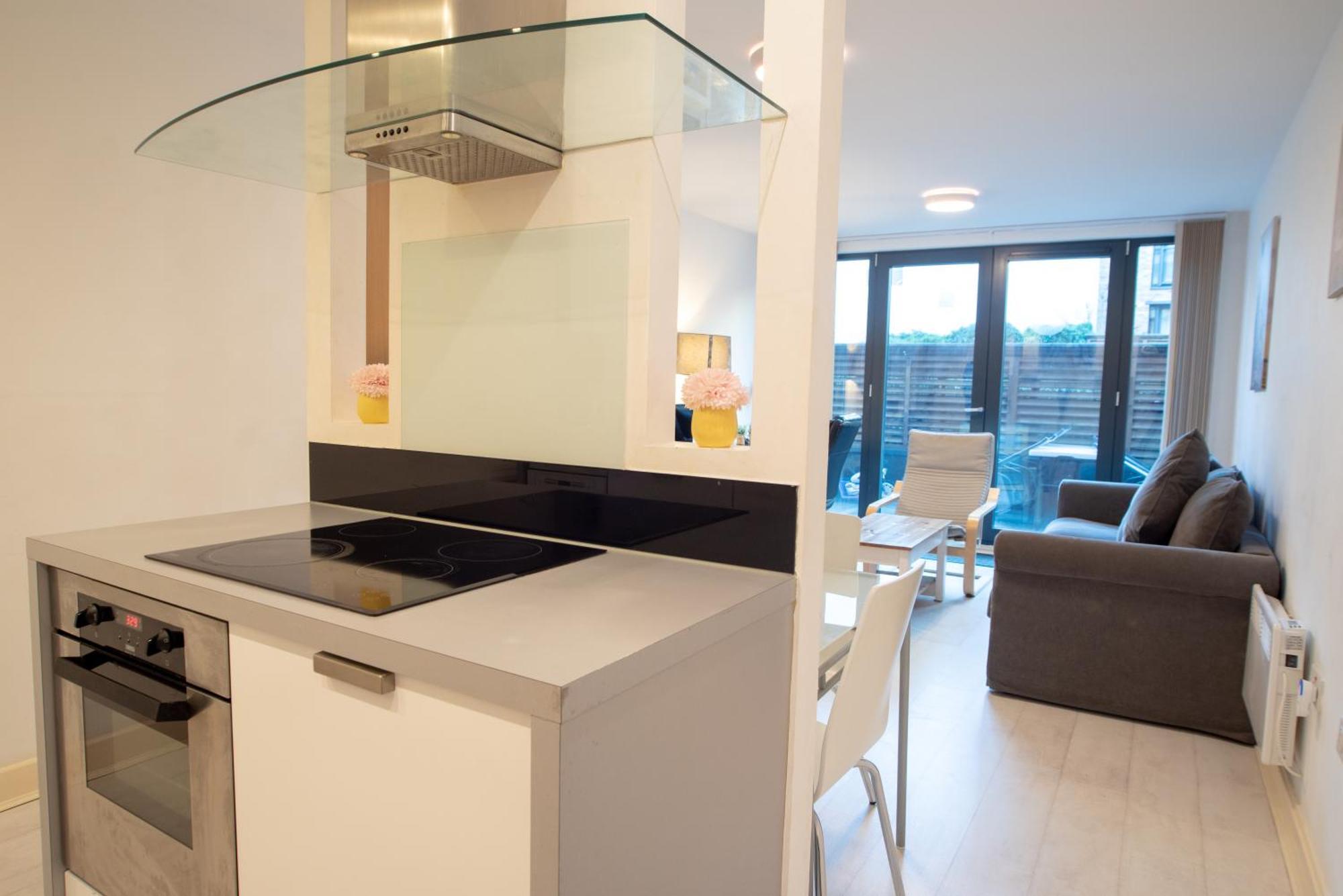 Two-Bedroom Luxury Apartment With Workspace, Free Secure Parking & Coffee Birmingham Kültér fotó